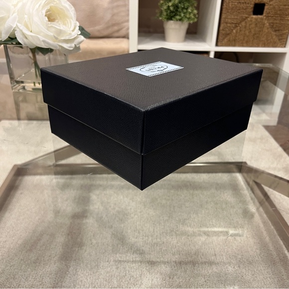 Prada Gift Box - Picture 3 of 8